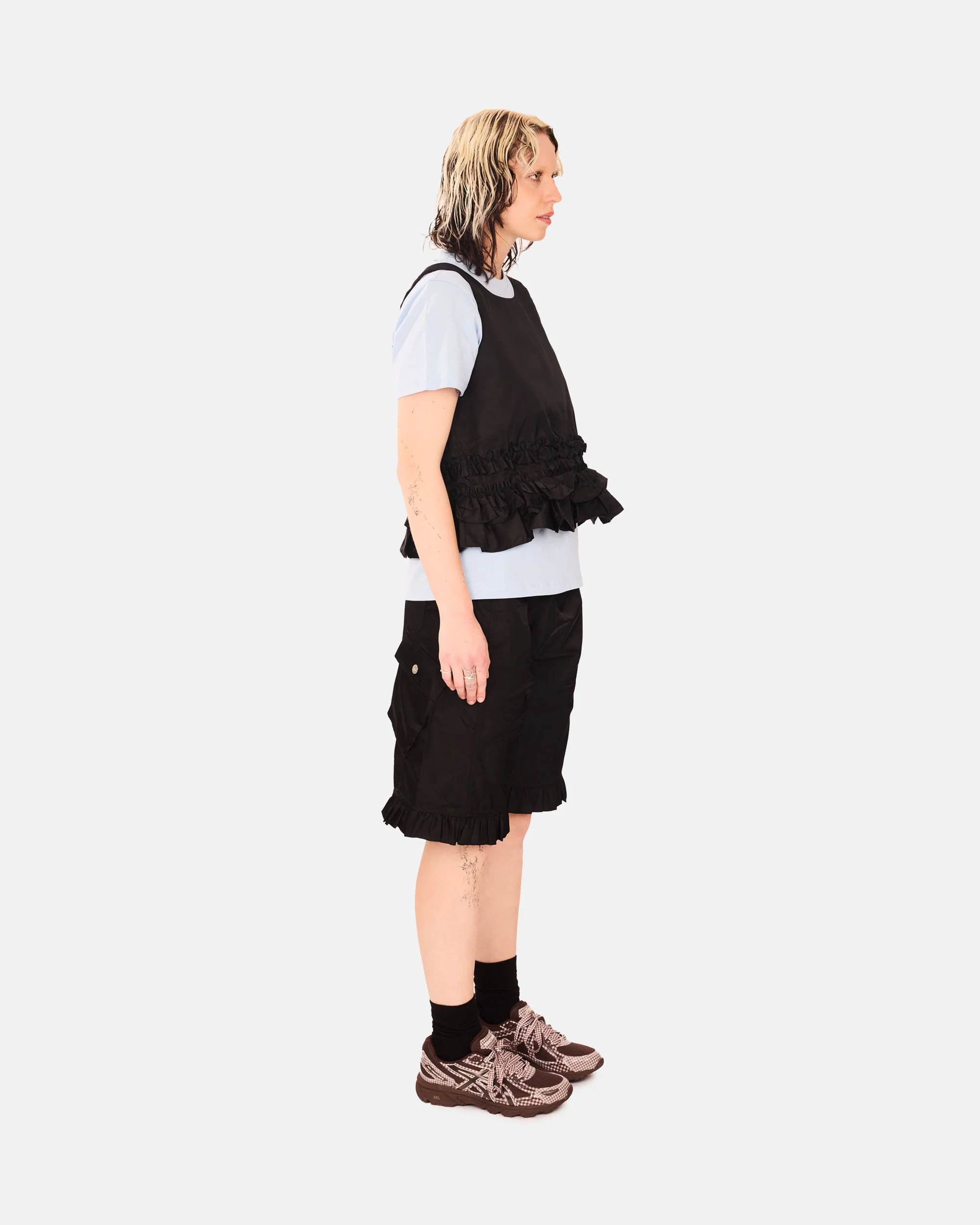 Duchesse nylon-överdel med öppen rygg och volang - Image 4